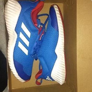1 pair of Hard Court C Adidas shoe